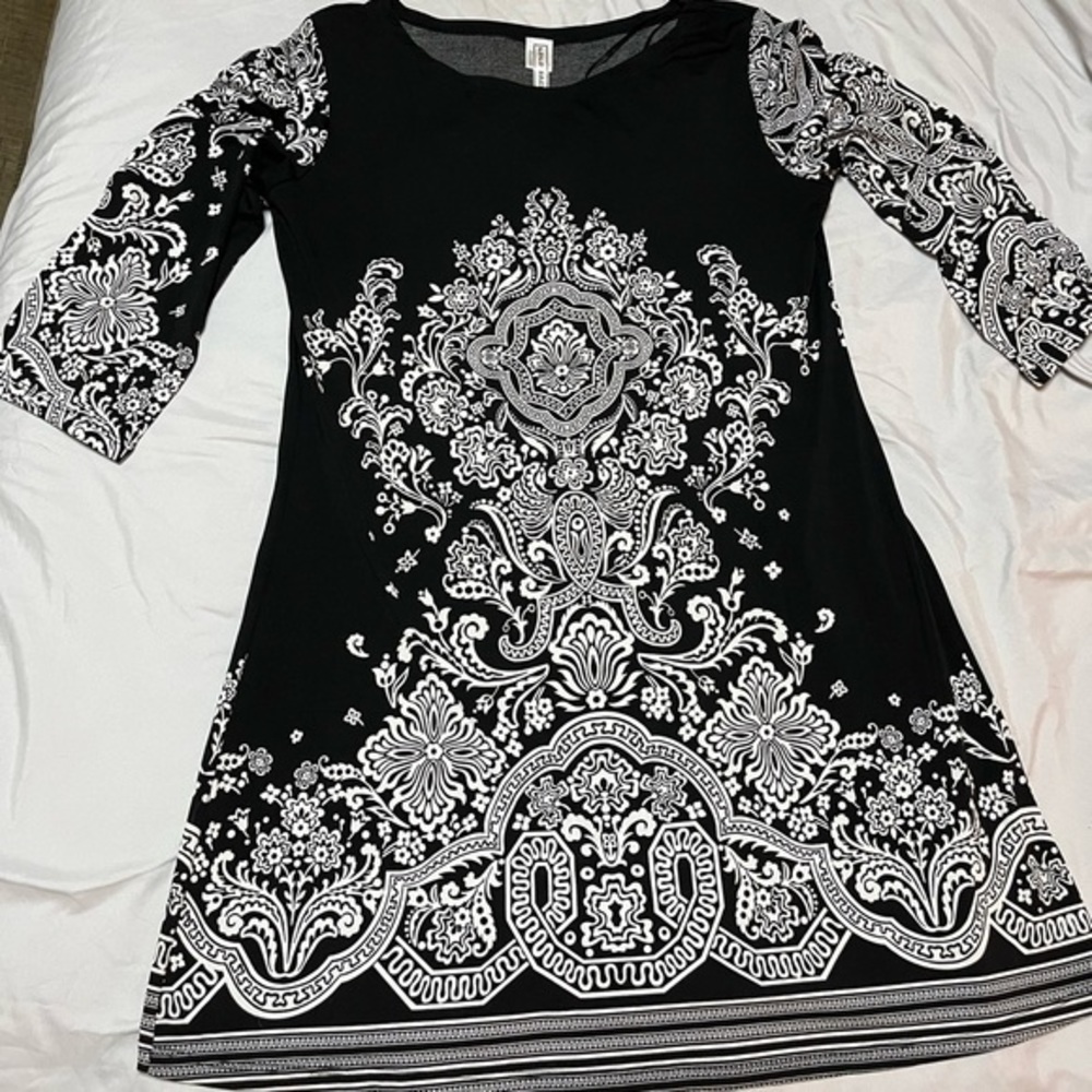 Women’s Black and White Dress XL
